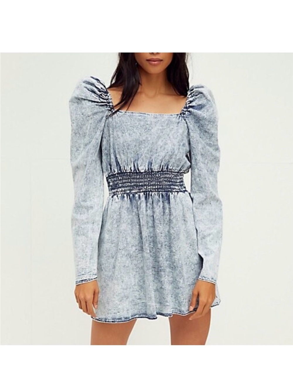 Free People Molly Acid Wash Smocked Denim Mini Dress in Size XS - Picture 2 of 6